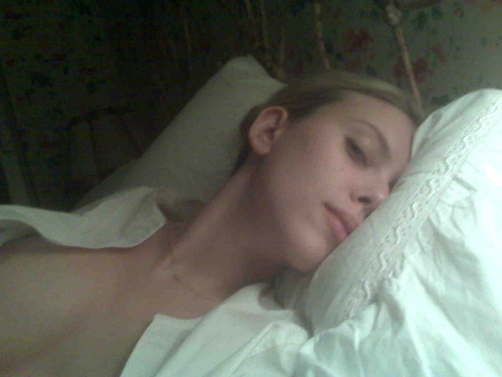 Le foto rubate di Scarlett Johansson nuda selfie